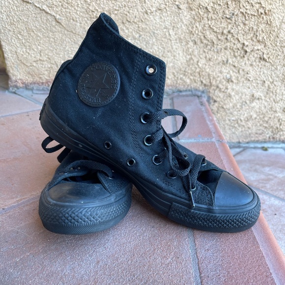 Converse Shoes - Converse Chuck Taylor All Star Unisex Sneakers (Size 6M/8W)